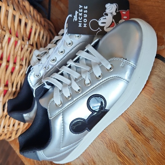 Silver Mickey Sneakers sz 9 Metallic Disneyworld Disneyland - Picture 1 of 10